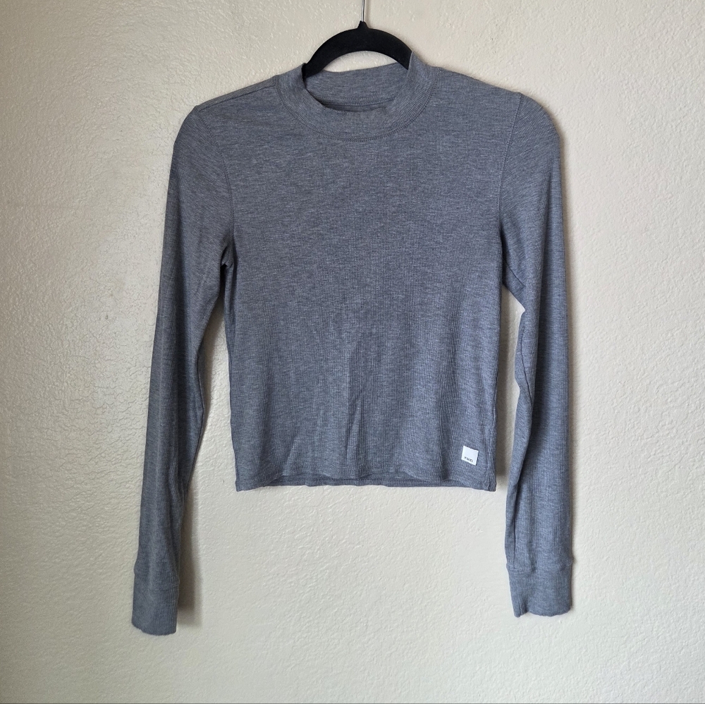 Vuori Women’s Gray Mudra Ribbed Long Sleeve Mock Neck Tee. Size Small